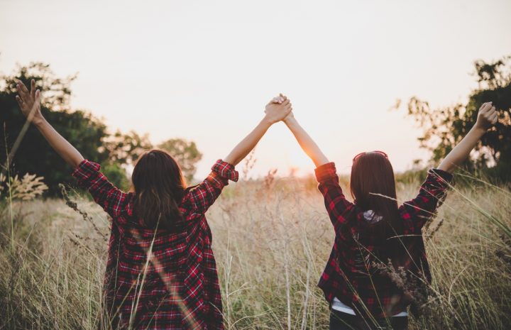 La Journée de la pensée positive, célébrée le 13 septembre, est l'occasion parfaite pour diffuser bienveillance et optimisme autour de soi. Grâce aux cartes virtuelles Cybercartes, envoyez un message inspirant à vos proches pour illuminer leur journée.